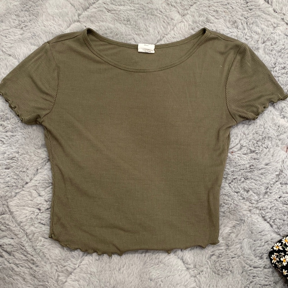 2 Lettuce edge crop tops